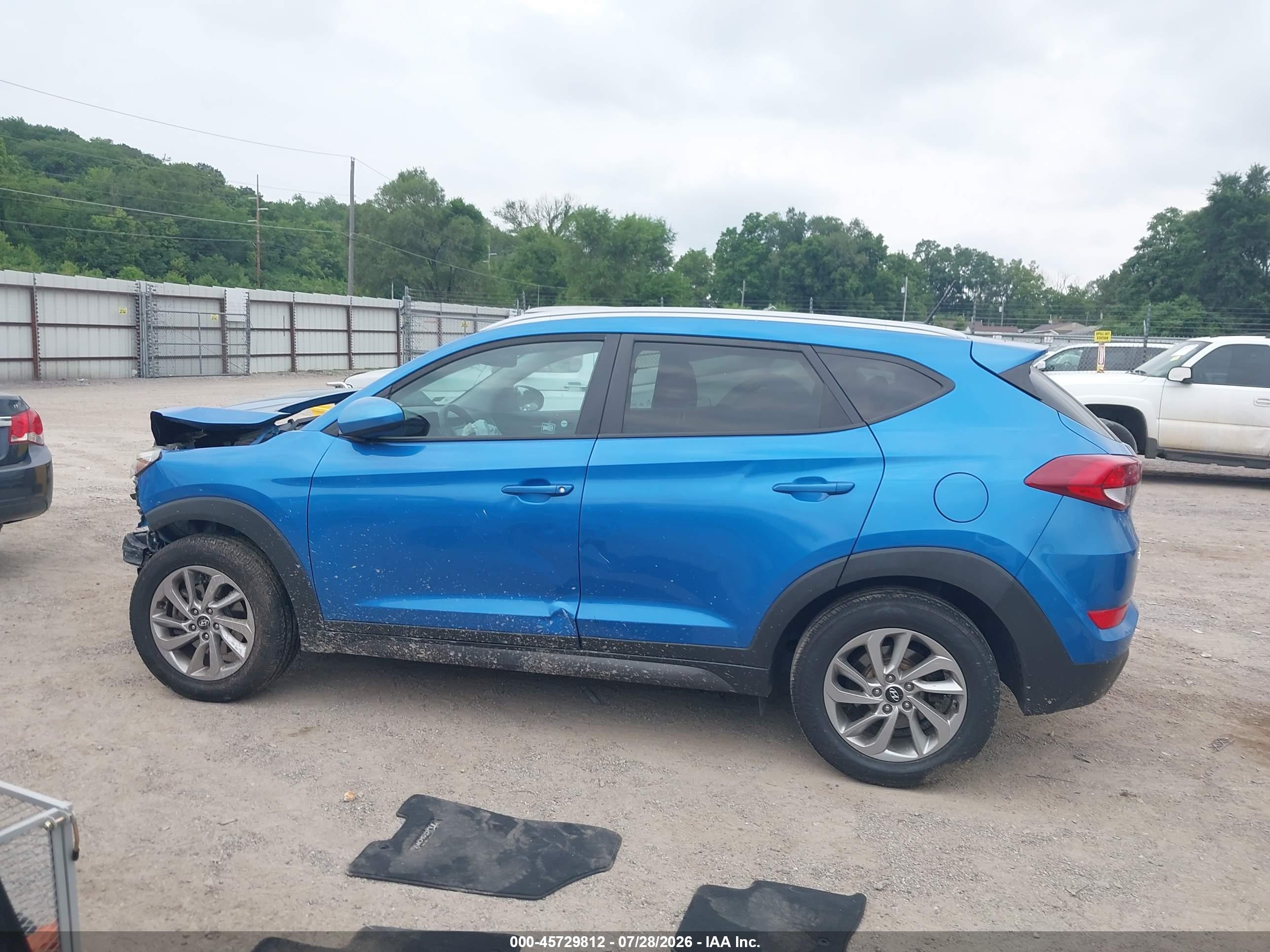 2016 HYUNDAI TUCSON SE