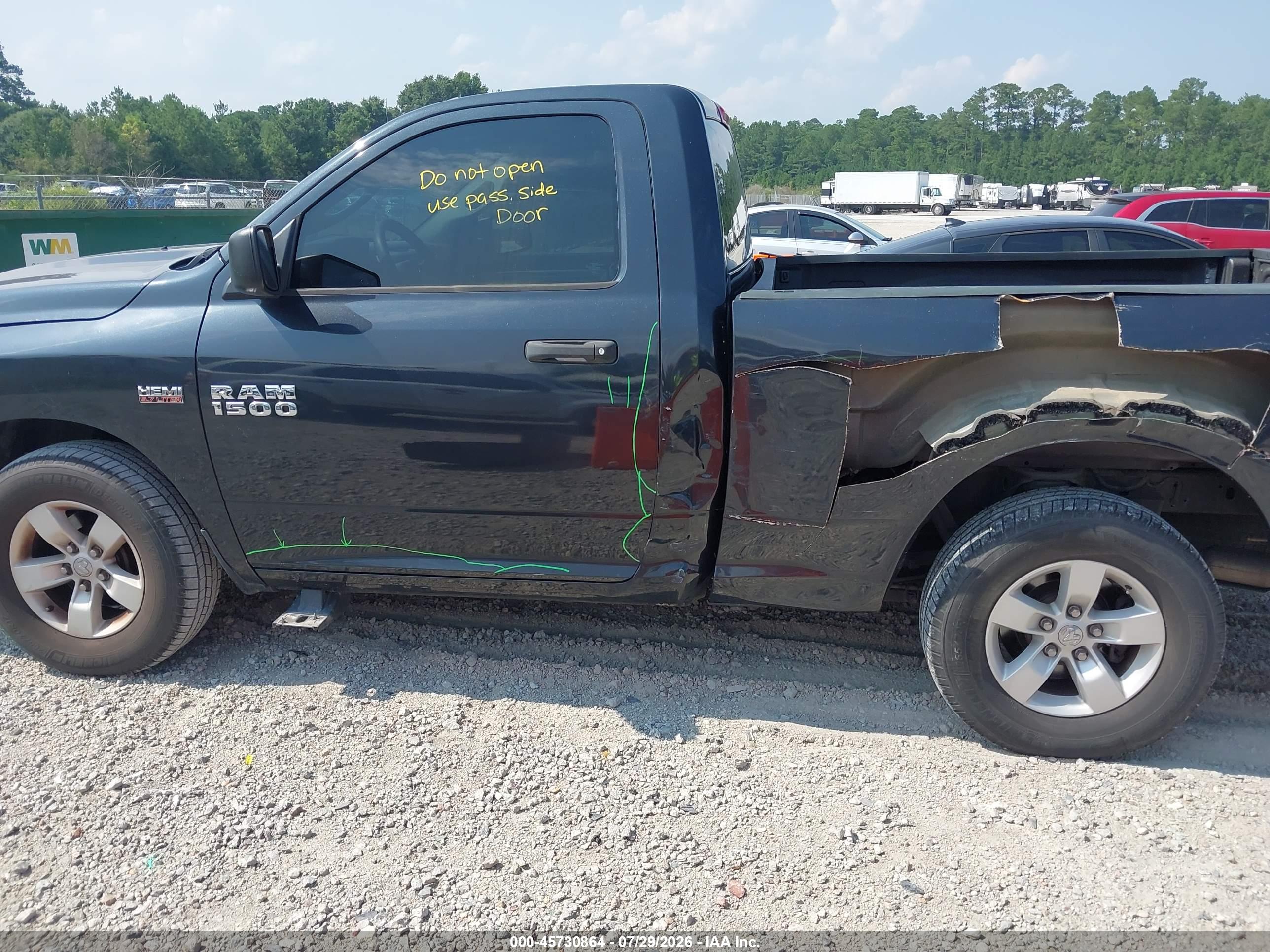 2017 RAM 1500 EXPRESS  4X2 6'4 BOX
