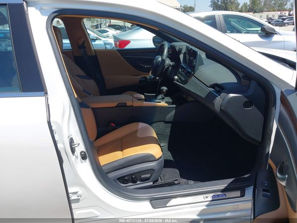 2023 LEXUS ES 300H ULTRA LUXURY