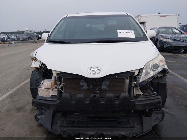 2015 TOYOTA SIENNA XLE 8 PASSENGER