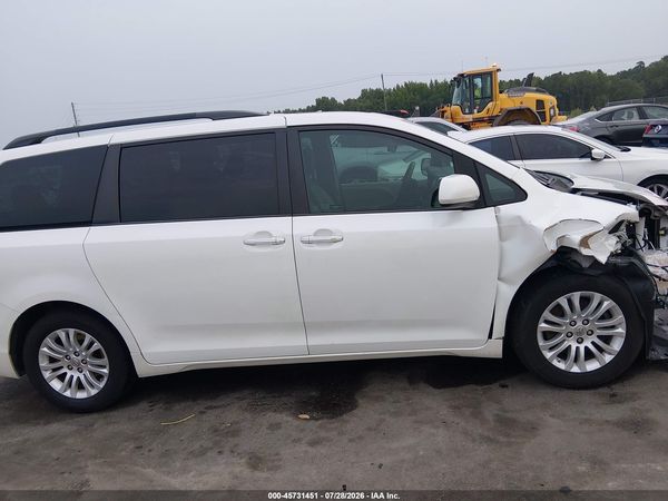 2015 TOYOTA SIENNA XLE 8 PASSENGER
