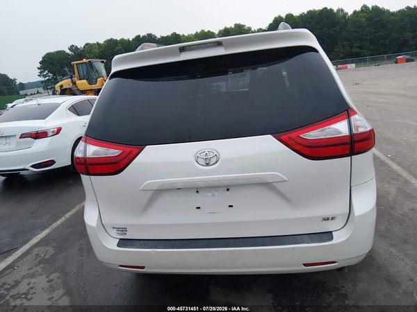 2015 TOYOTA SIENNA XLE 8 PASSENGER