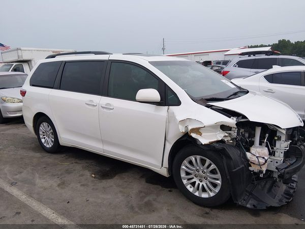 2015 TOYOTA SIENNA XLE 8 PASSENGER