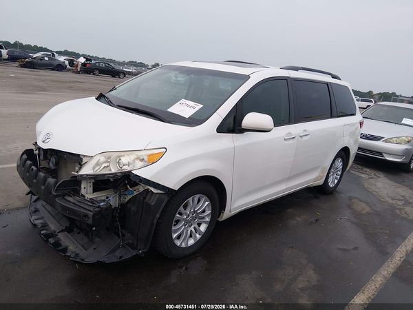 2015 TOYOTA SIENNA XLE 8 PASSENGER