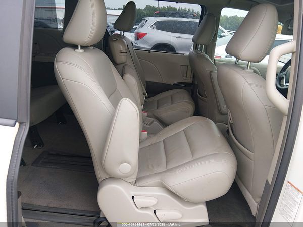 2015 TOYOTA SIENNA XLE 8 PASSENGER