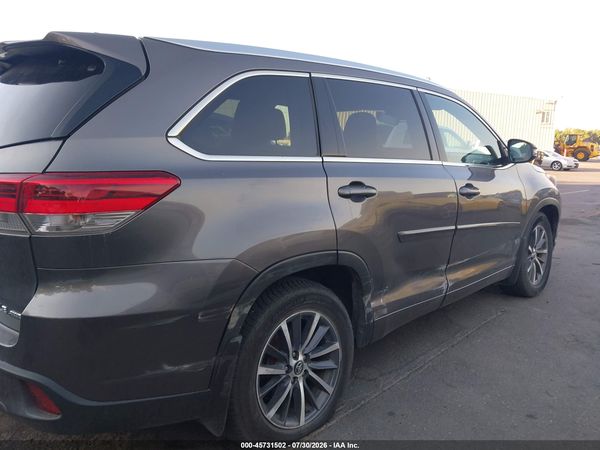 2017 TOYOTA HIGHLANDER XLE