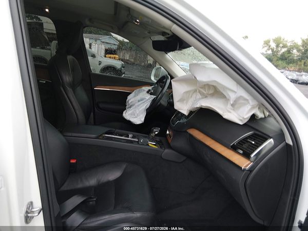 2022 VOLVO XC90 T6 MOMENTUM 7 PASSENGER