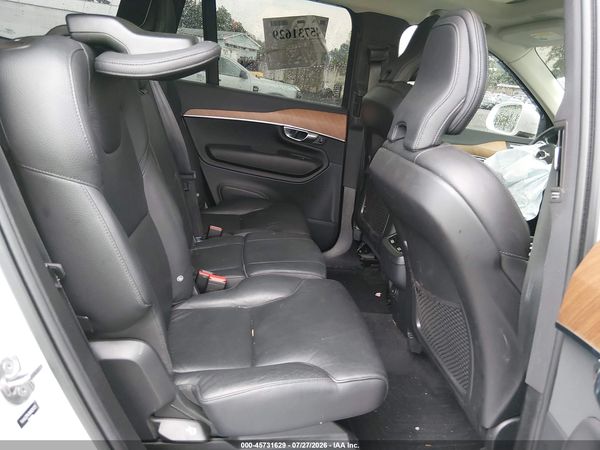 2022 VOLVO XC90 T6 MOMENTUM 7 PASSENGER
