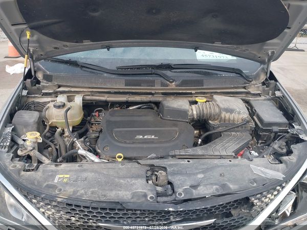 2017 CHRYSLER PACIFICA TOURING-L PLUS — I10