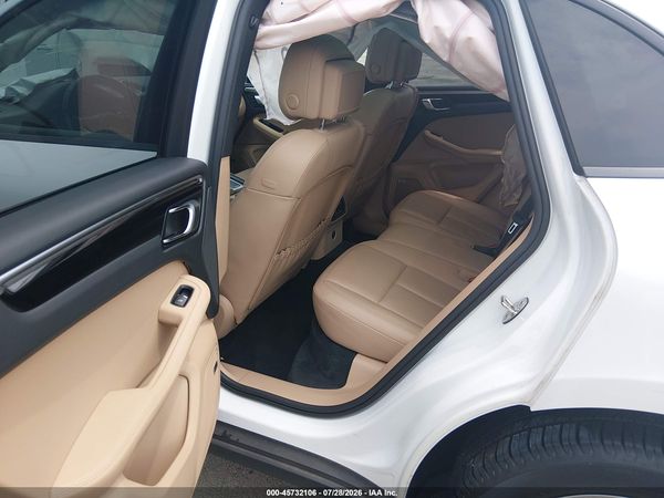 2021 PORSCHE MACAN Base — I8