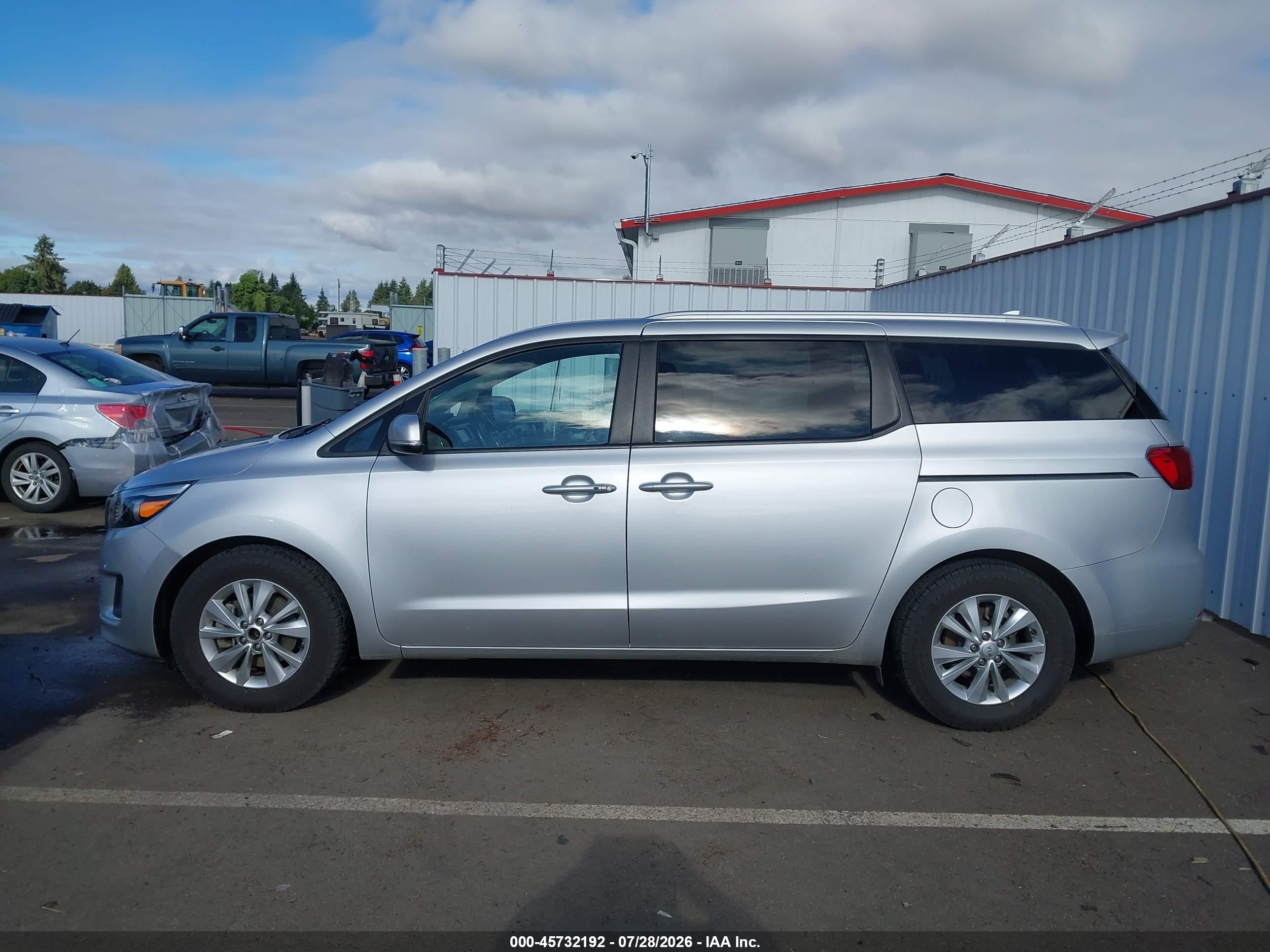 2017 KIA SEDONA LX