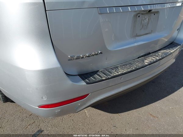 2017 KIA SEDONA LX