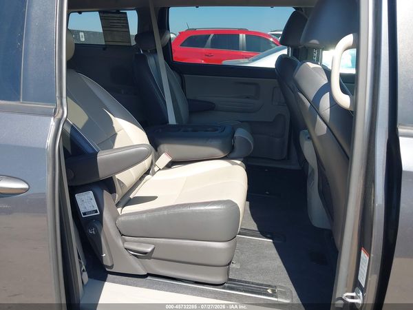 2017 KIA SEDONA LX