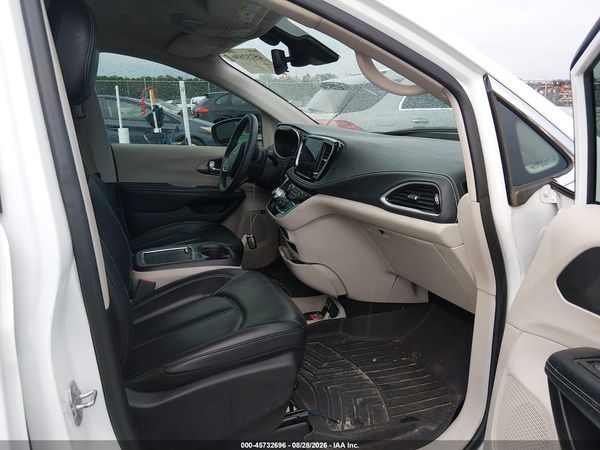 2023 CHRYSLER PACIFICA TOURING L — I5