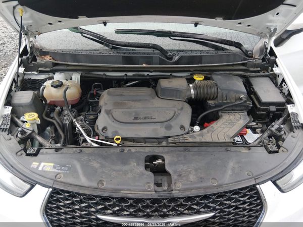 2023 CHRYSLER PACIFICA TOURING L — I10