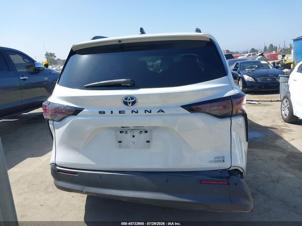 2023 TOYOTA SIENNA XLE