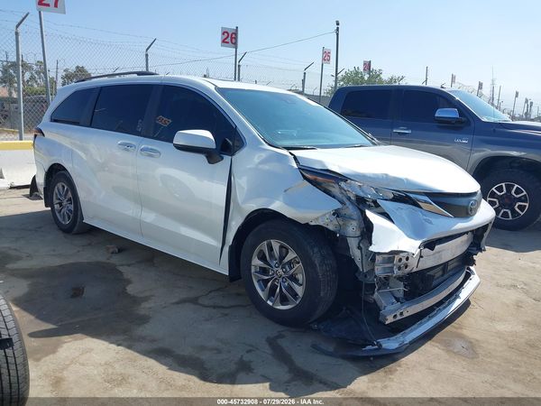 2023 TOYOTA SIENNA XLE
