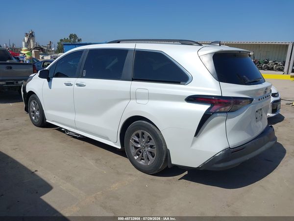 2023 TOYOTA SIENNA XLE