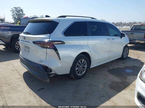 2023 TOYOTA SIENNA XLE