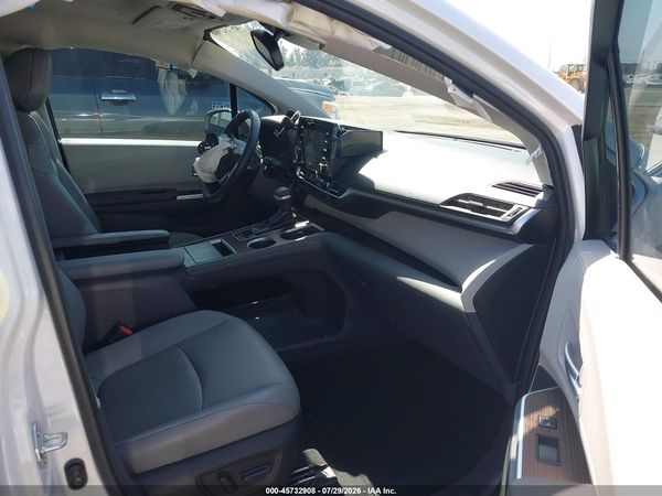 2023 TOYOTA SIENNA XLE