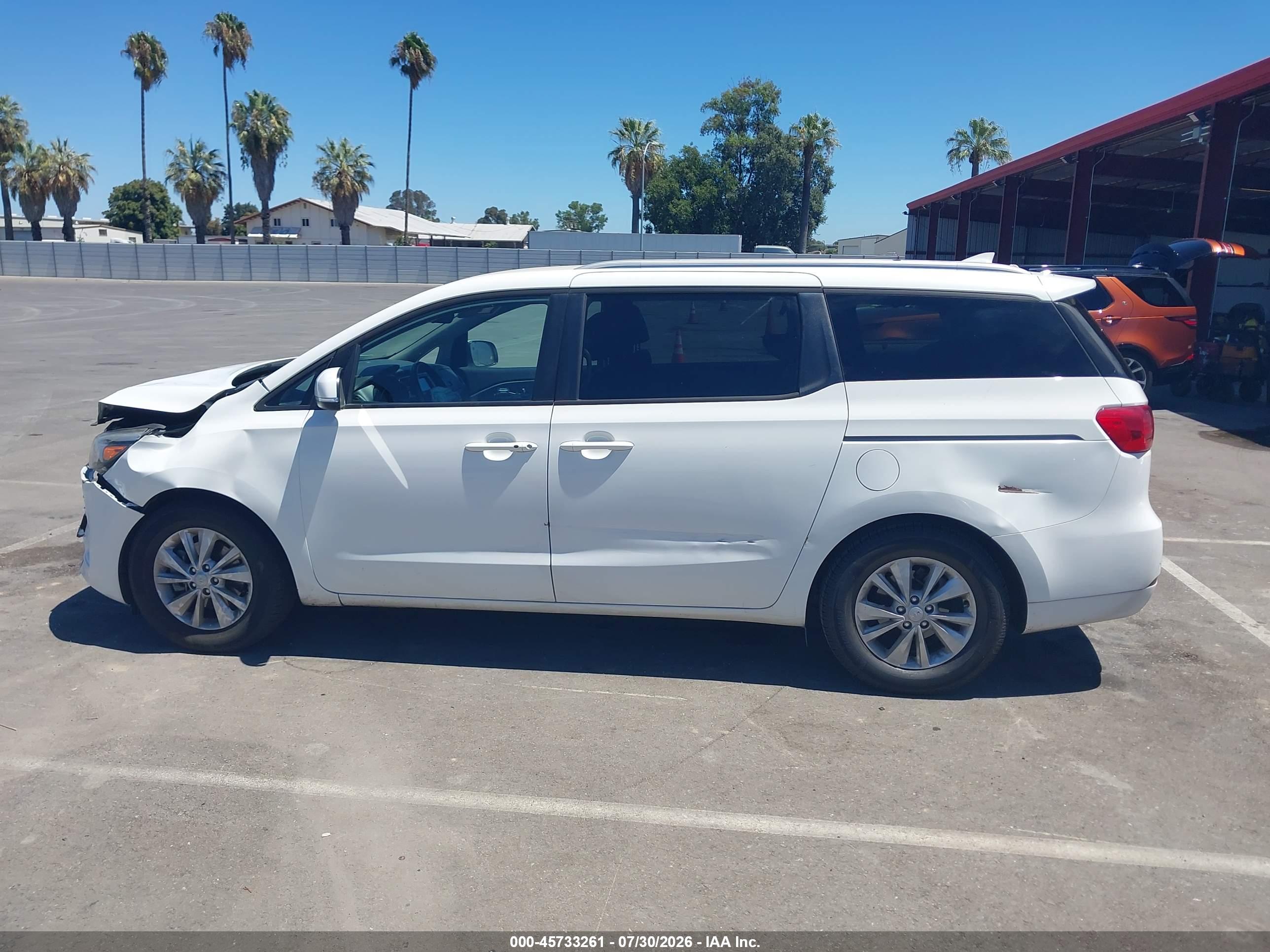 2017 KIA SEDONA LX