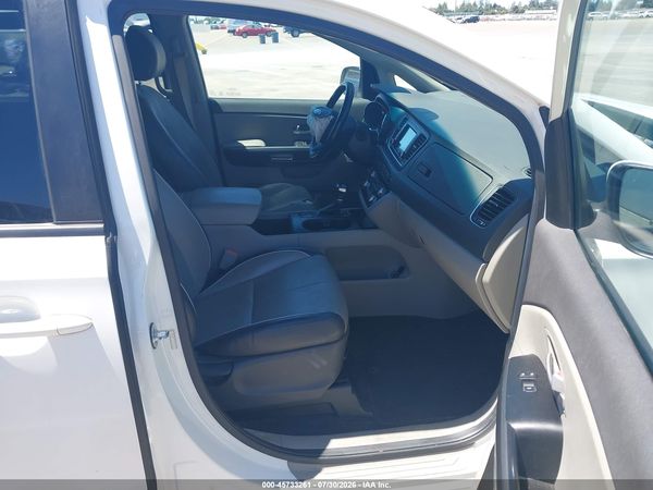 2017 KIA SEDONA LX