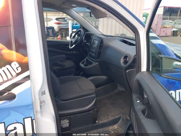 2016 MERCEDES-BENZ METRIS