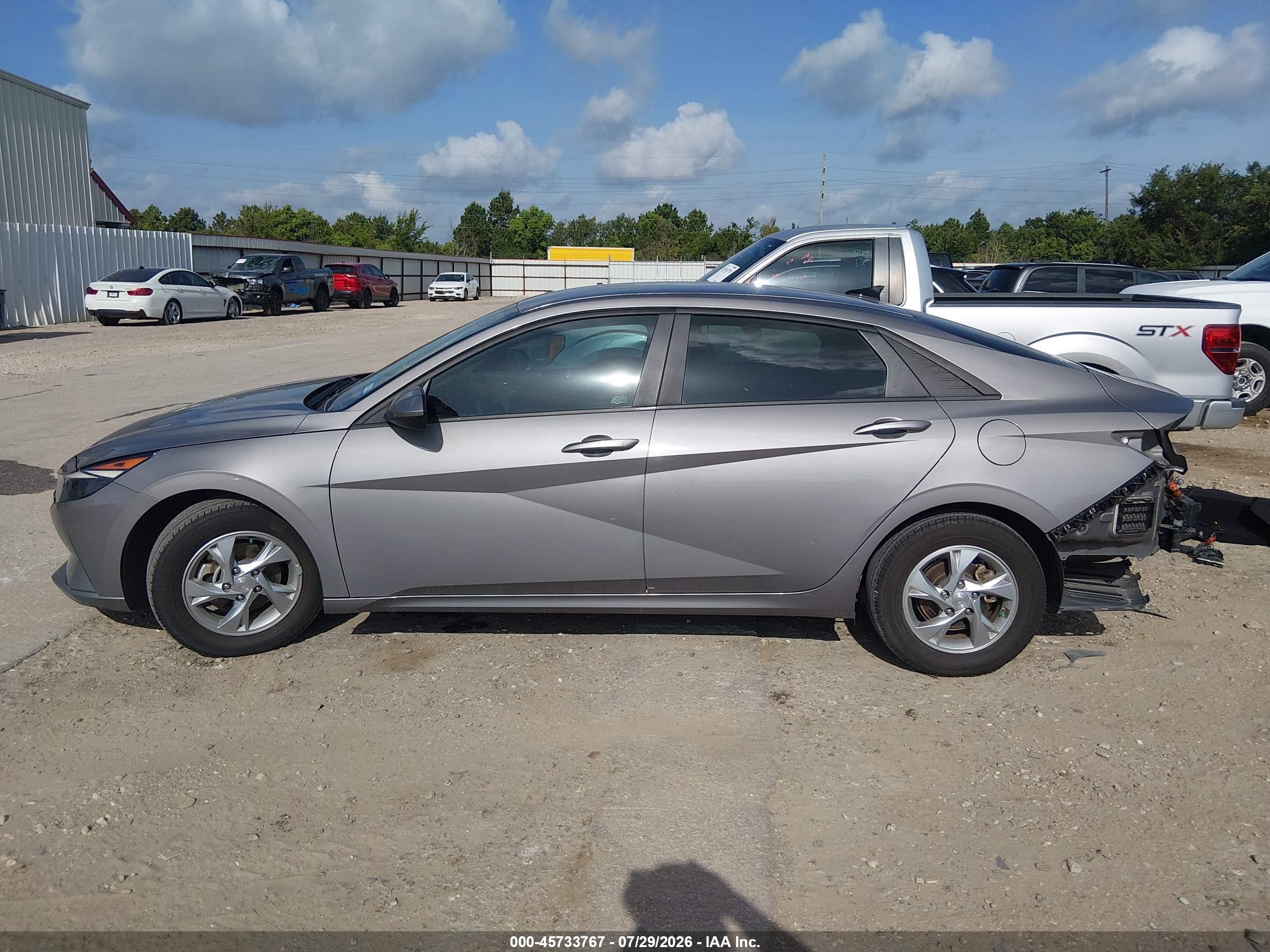2022 HYUNDAI ELANTRA SE