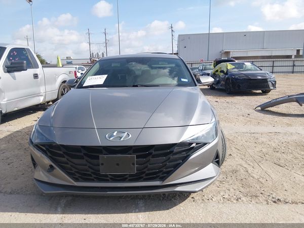 2022 HYUNDAI ELANTRA SE