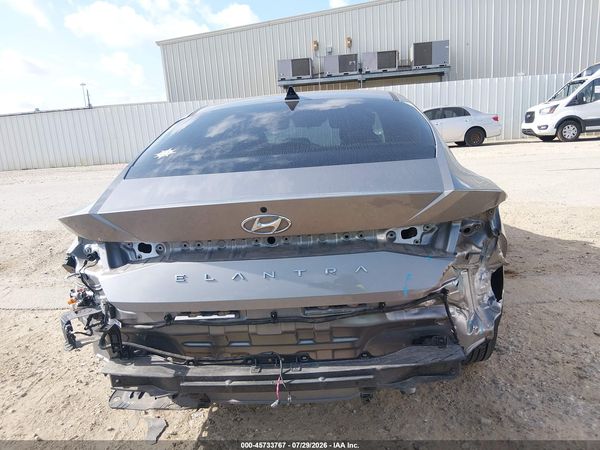 2022 HYUNDAI ELANTRA SE