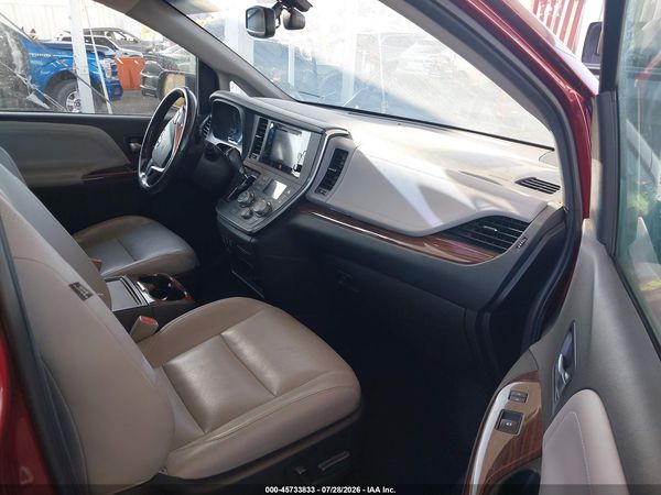 2017 TOYOTA SIENNA — I5