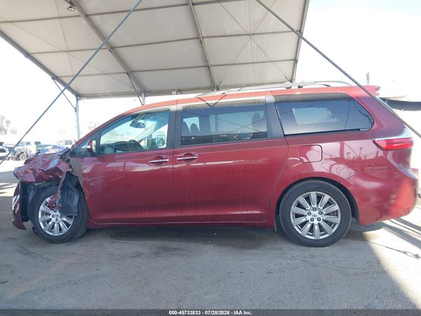 2017 TOYOTA SIENNA — I117