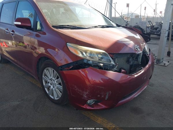 2017 TOYOTA SIENNA — I152