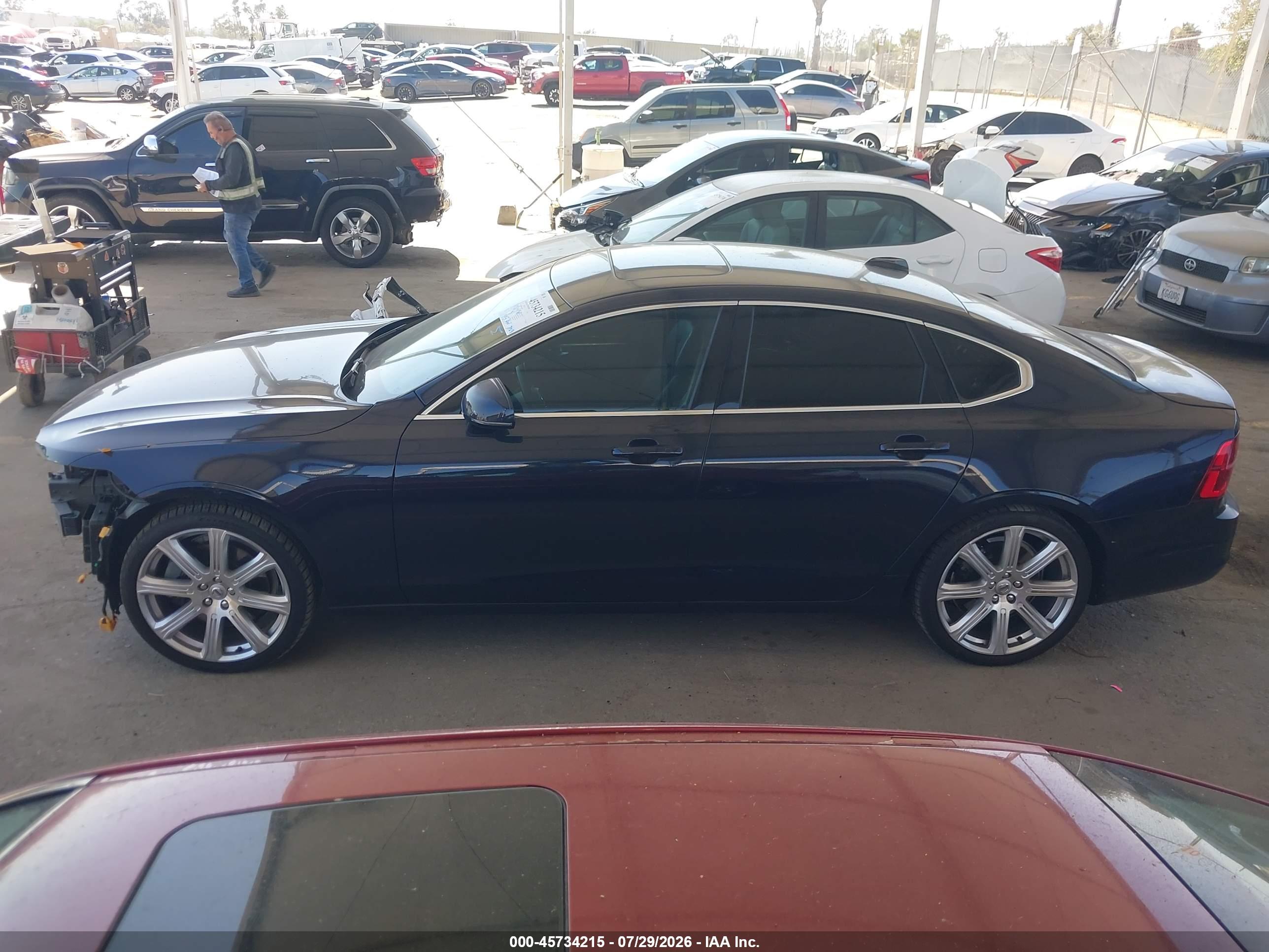 2017 VOLVO S90 T6 MOMENTUM
