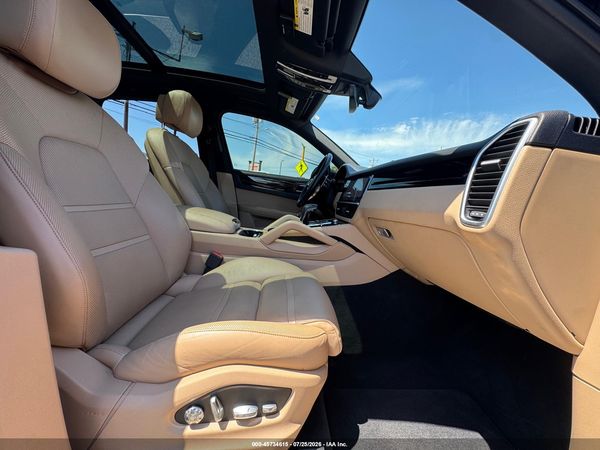 2019 PORSCHE CAYENNE