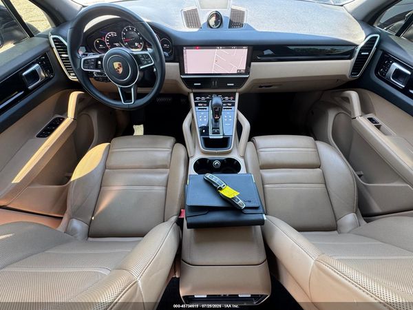 2019 PORSCHE CAYENNE