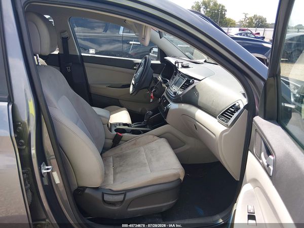 2017 HYUNDAI TUCSON SE