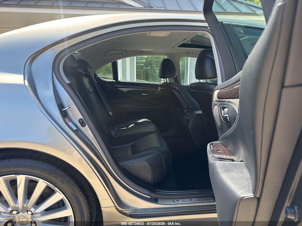 2016 LEXUS LS 460