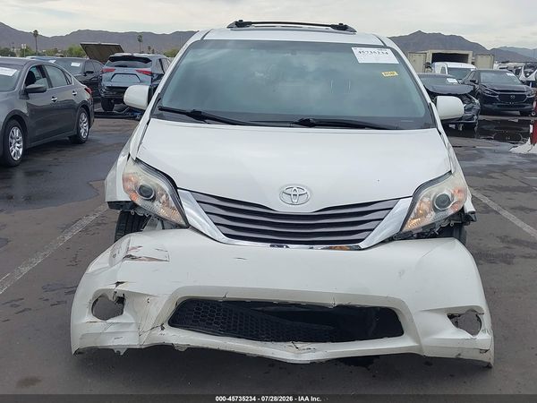 2017 TOYOTA SIENNA XLE 8 PASSENGER
