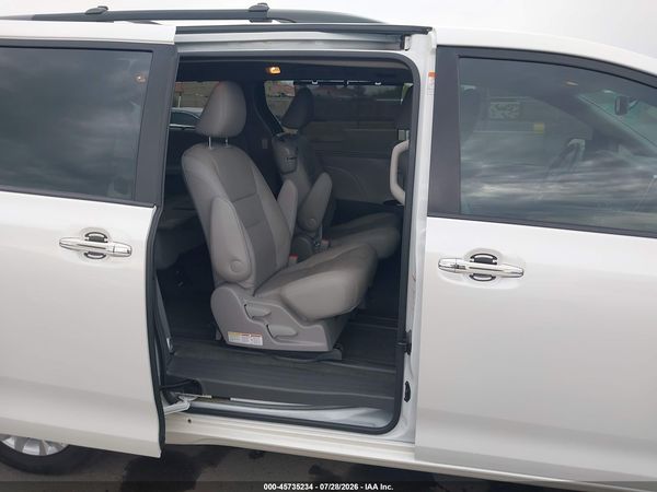 2017 TOYOTA SIENNA XLE 8 PASSENGER