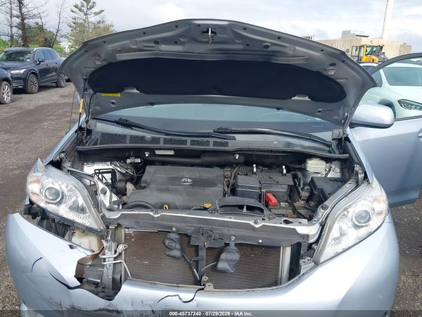 2013 TOYOTA SIENNA LE V6 8 PASSENGER
