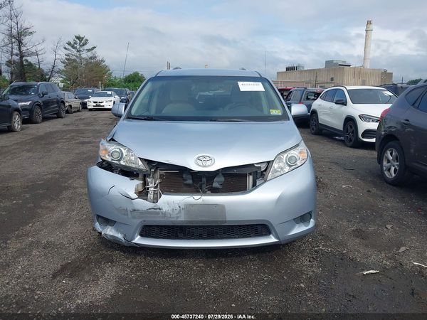 2013 TOYOTA SIENNA LE V6 8 PASSENGER