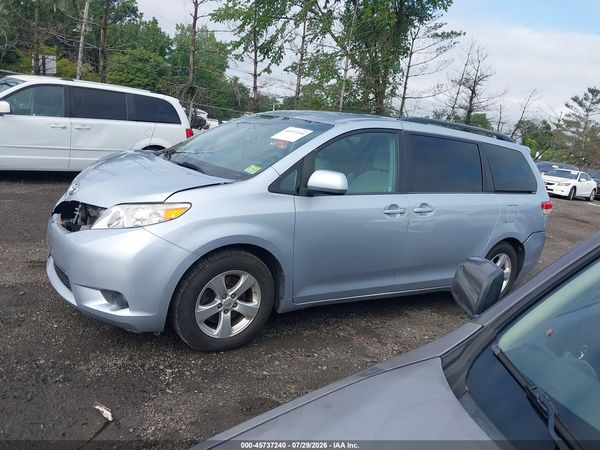 2013 TOYOTA SIENNA LE V6 8 PASSENGER