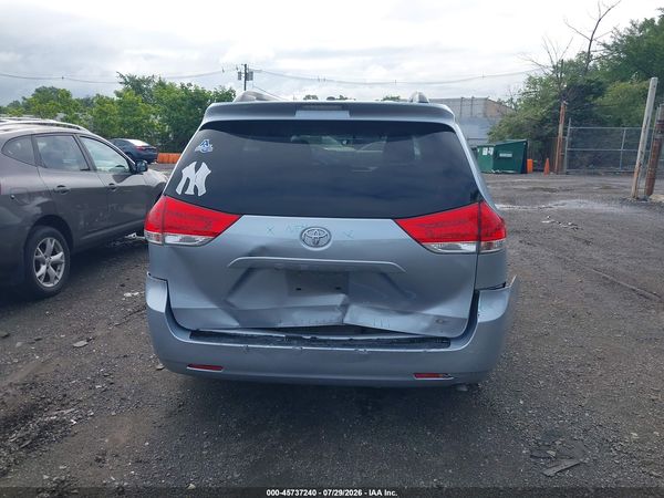 2013 TOYOTA SIENNA LE V6 8 PASSENGER