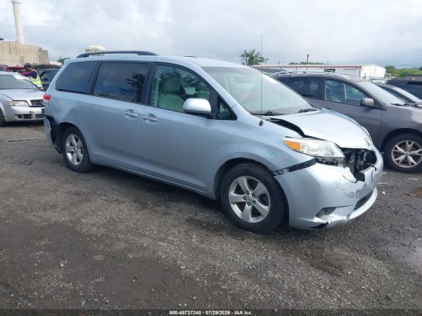 2013 TOYOTA SIENNA LE V6 8 PASSENGER