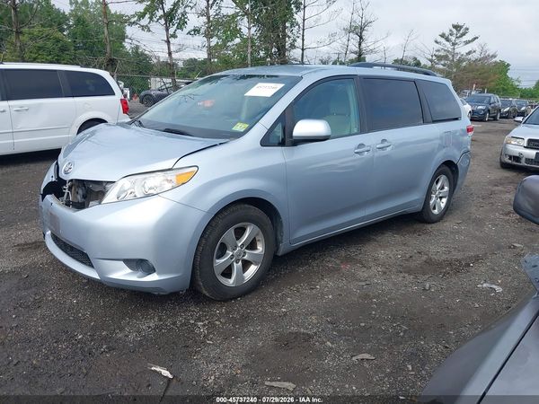 2013 TOYOTA SIENNA LE V6 8 PASSENGER