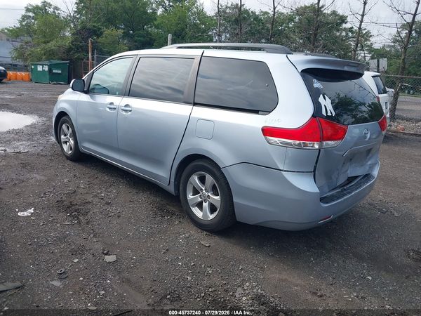 2013 TOYOTA SIENNA LE V6 8 PASSENGER