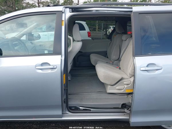 2013 TOYOTA SIENNA LE V6 8 PASSENGER