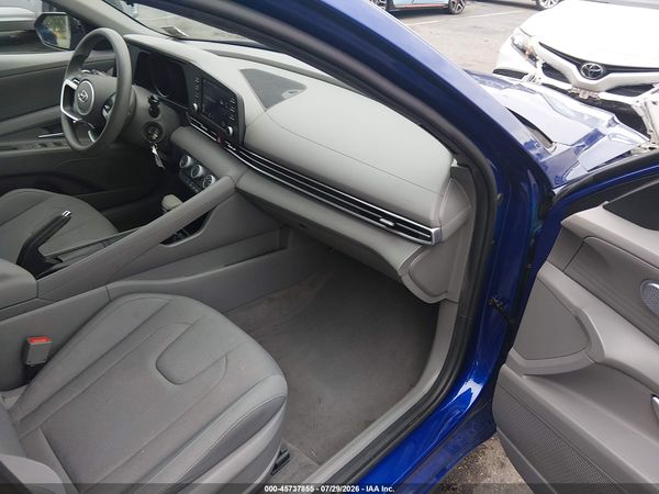 2022 HYUNDAI ELANTRA SE