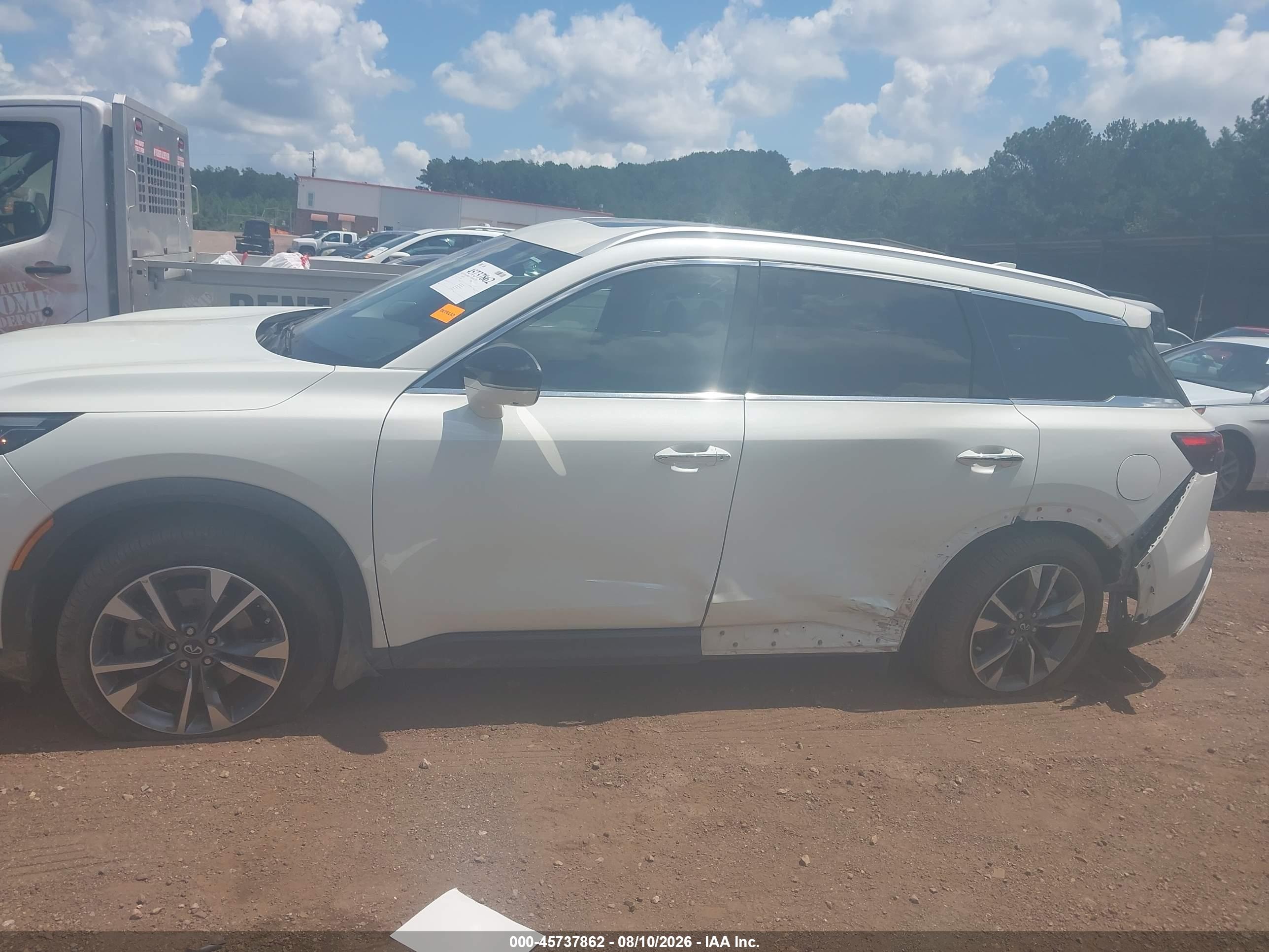 2023 INFINITI QX60 LUXE AWD